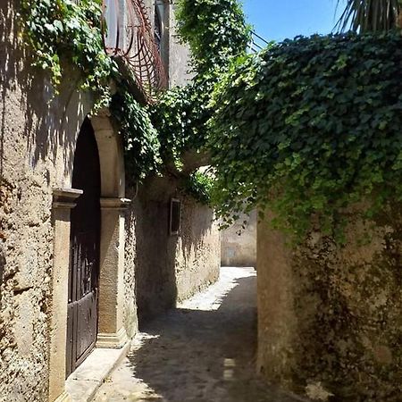 Palazzo Caracciolo Hotel Gerace Buitenkant foto