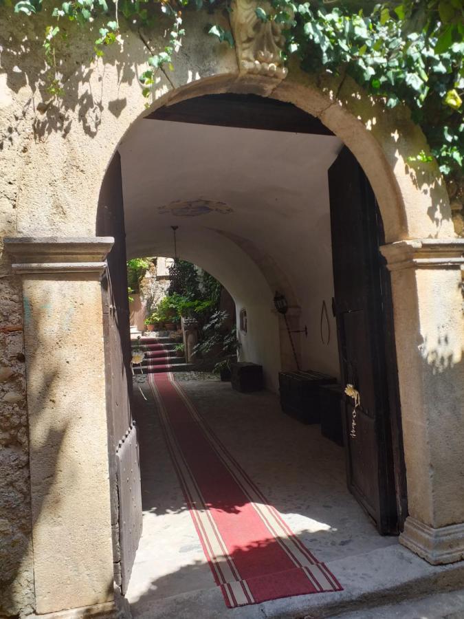 Palazzo Caracciolo Hotel Gerace Buitenkant foto