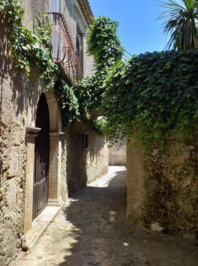 Palazzo Caracciolo Hotel Gerace Buitenkant foto