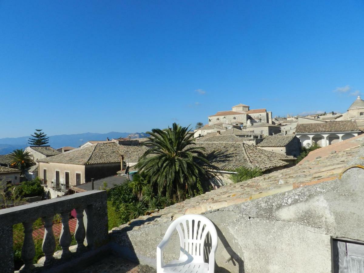 Palazzo Caracciolo Hotel Gerace Buitenkant foto